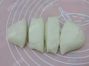 发酵好的面团重新揉匀分成的等分