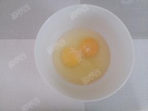 加入一小勺盐和料酒