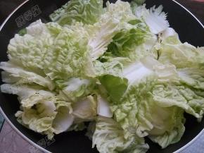 倒入白菜