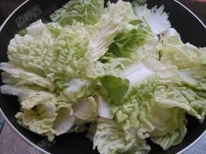 倒入白菜