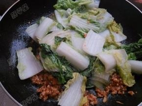 放入白菜