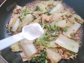 最后加盐、糖、鸡精，大火烧至汤汁收尽盛出装盘即可