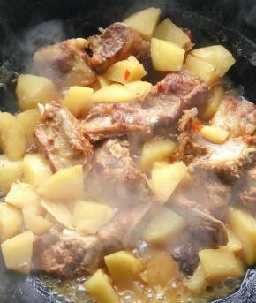 继续加入土豆。