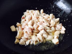 定型后翻炒均匀，盛出备用。