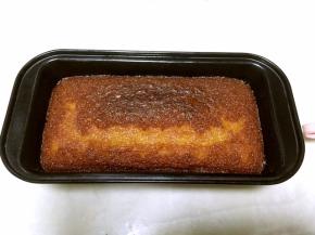 模具放入烤箱，185度烤25分钟，蛋糕完全膨胀后，表面烤出焦糖色即可，出炉凉透脱模