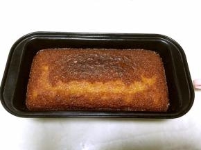 模具放入烤箱，185度烤25分钟，蛋糕完全膨胀后，表面烤出焦糖色即可，出炉凉透脱模