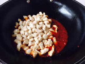 放入步骤15的鸡丁