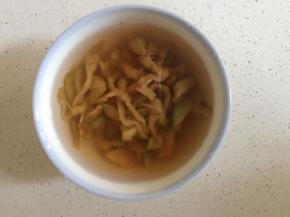 榨菜丝浸泡五分钟