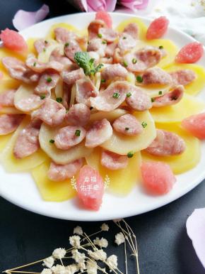 锅里水先烧开，水开后把香肠隔水蒸15一20分钟即可