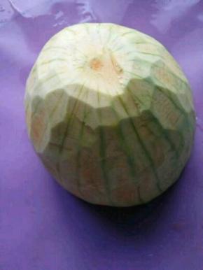 南瓜洗干净去皮去籽