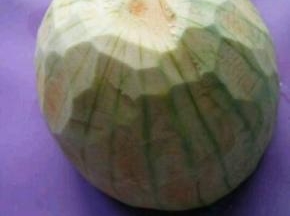南瓜洗干净去皮去籽