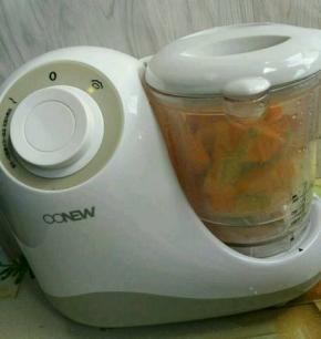 然后放入辅食机中蒸熟