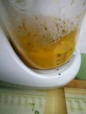 蒸熟的南瓜，再搅拌成泥