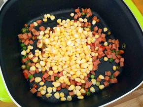 下玉米炒匀