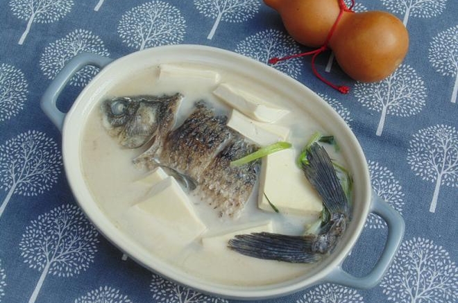 鲫鱼豆腐汤