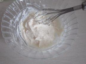 用蛋抽拌均匀。