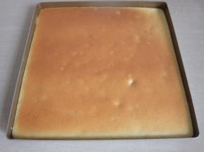 烤好出炉，晾至不烫手后脱模。