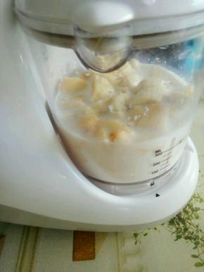 启动搅拌机搅拌