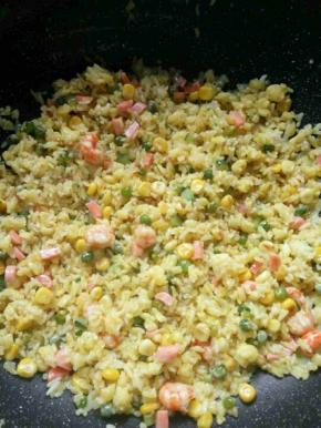 炒至米粒松软不结块即可