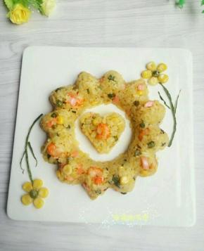 一碟香喷喷的虾仁蔬菜炒饭大功告成。