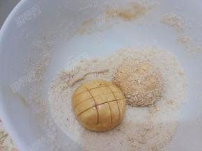 将口蘑也裹满蒸肉粉