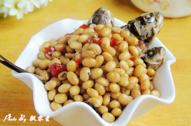 黄豆焖野生小鲫鱼
