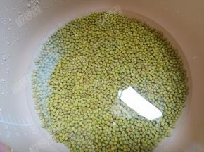 加入水，煮二十分钟