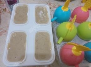 分装到冰棒模具里