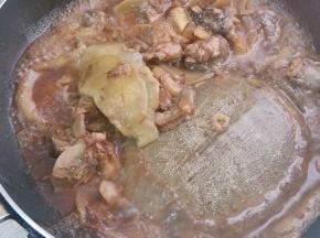 加水大火烧开，放入龟甲