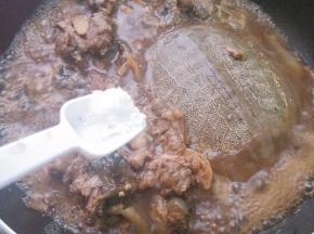 加入盐调味转大火收汁即可