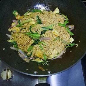 最后放少许鸡精翻炒均匀即可。