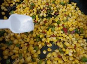 最后加入盐调味即可