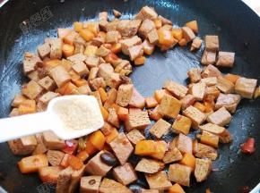 加入鸡精翻炒均匀即可