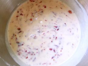 加入玫瑰花酱搅拌均匀