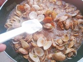 最后放入盐调味即可