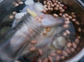 加入一点白醋和料酒