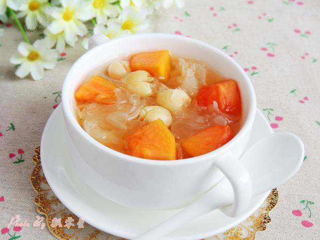 木瓜莲子银耳煲