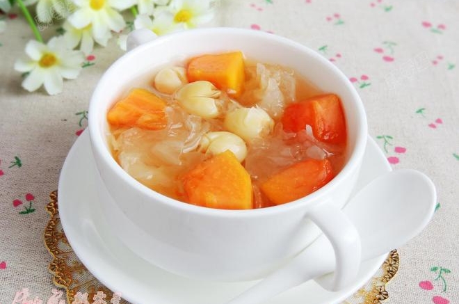 木瓜莲子银耳煲