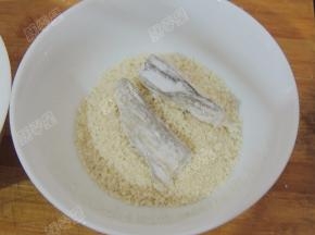 然后裹一层面包糠