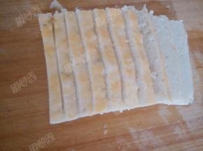 将鱼糕切成片状