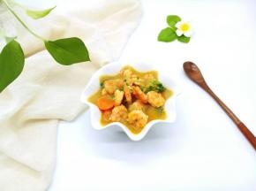 出锅将虾连汤一起盛入碗中。