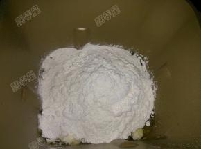放入高筋面粉