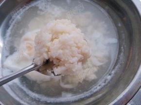 鸡蛋凝固放入酒酿继续煮