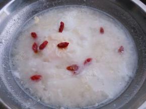 加入泡发的枸杞