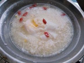 撇去鸡蛋的浮沫就可以吃啦