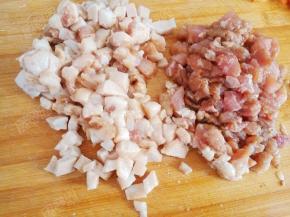 猪肉肥瘦分开切小丁