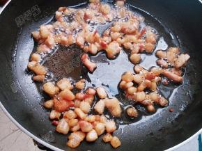 将肥肉的油煸炒出来