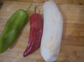 原料：杏鲍菇，青红椒