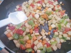 最后加入盐和鸡精调味即可