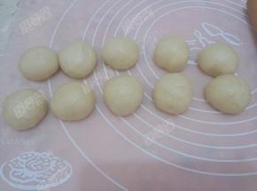 包好之后盖上保鲜膜松弛十分钟